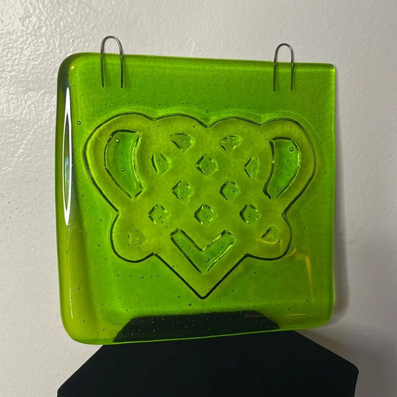Celtic Irish Love Knot Vintage Green Recycled Bottle Glass Handmade Sun Catcher - Picture 2 of 6